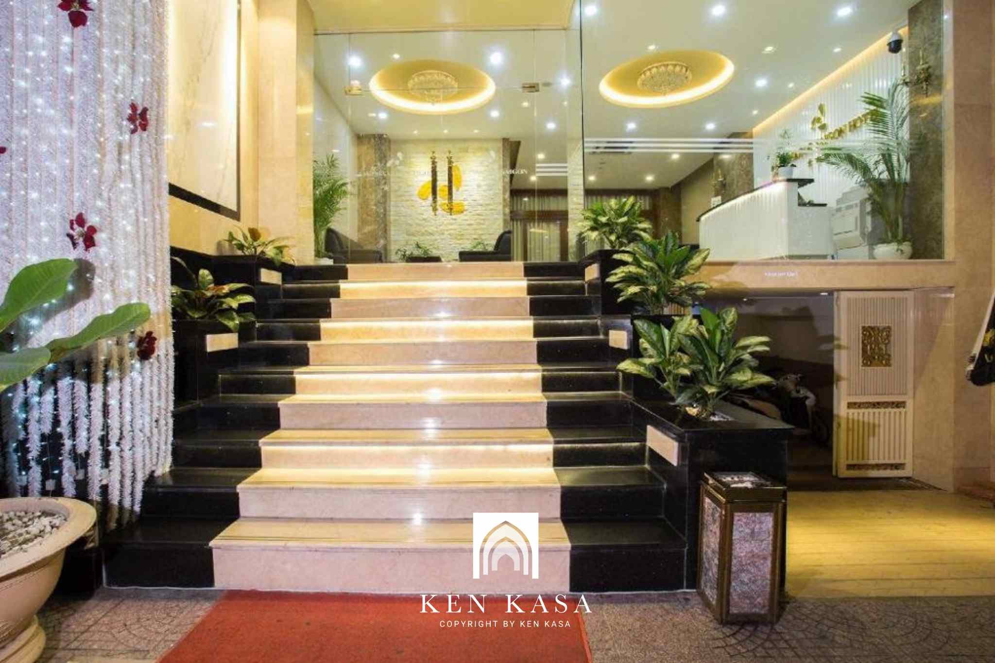 Không gian sảnh của Ambassador Hanoi Hotel & Travel 